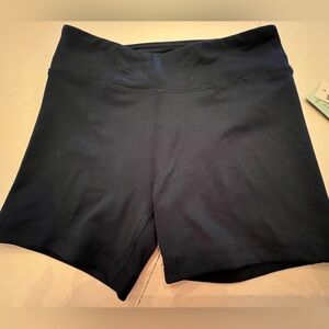 DSG ( DICKS SPORTING GOODS) GIRLS NAVY BLUE SIZE MEDIUM (10-12) MID RISE SHORTS